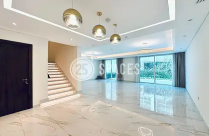 Villa - 5 Bedrooms - 6 Bathrooms for rent in The Garden - Floresta Gardens - The Pearl Island - Doha