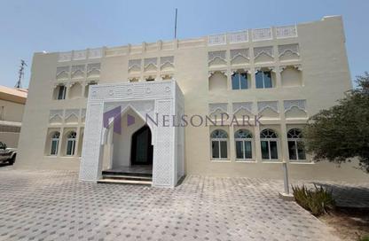 Villa - 5 Bedrooms - 7 Bathrooms for rent in Omar Al Mukhtar Street - Diplomatic Area - Doha