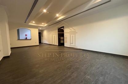 Apartment - 1 Bedroom - 2 Bathrooms for rent in East Porto Drive - Porto Arabia - The Pearl Island - Doha