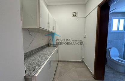 Apartment - Studio - 1 Bathroom for rent in Umm Qarn - Al Daayen