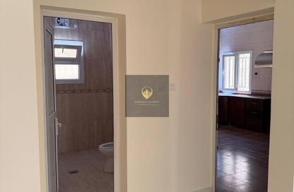 Villa - 6 Bedrooms - 5 Bathrooms for rent in Izghawa - Izghawa - Doha