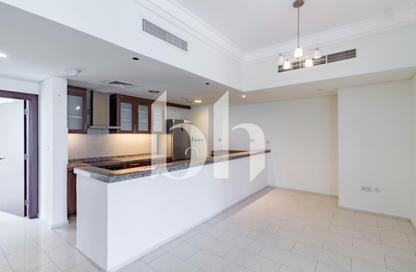 Apartment - 2 Bedrooms - 3 Bathrooms for rent in Viva West - Viva Bahriyah - The Pearl Island - Doha
