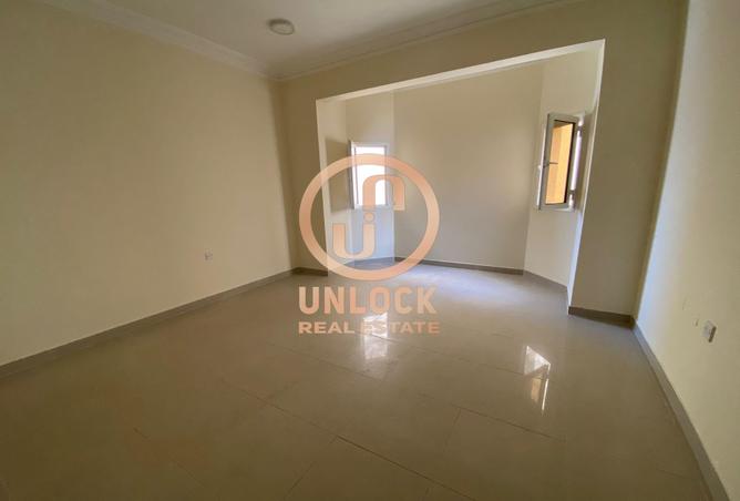 54102230 - Property Main Image