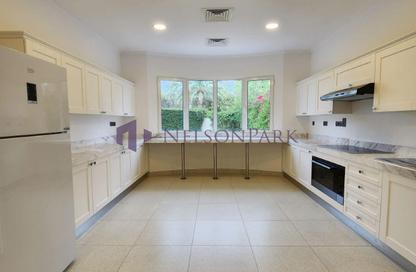 Villa - 4 Bedrooms - 5 Bathrooms for rent in West Bay Villas - West Bay - West Bay - Doha