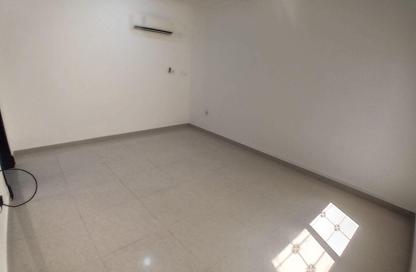 Apartment - 1 Bedroom - 1 Bathroom for rent in Umm Ghwailina Comm - Umm Ghuwalina - Umm Ghuwailina - Doha