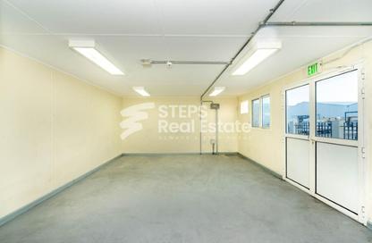 Warehouse - Studio - 1 Bathroom for rent in East Industrial Street - Birkat Al Awamer - Al Wakra