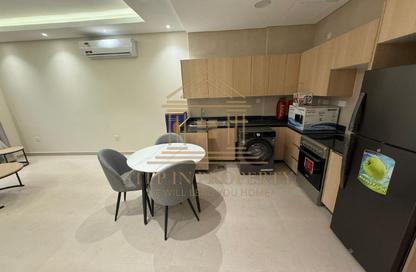 Apartment - 2 Bedrooms - 2 Bathrooms for rent in Umm Ghwailina Comm - Umm Ghuwalina - Umm Ghuwailina - Doha