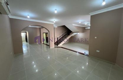 مجمع سكني - 5 غرف نوم - 5 حمامات للايجار في جنوب الدحيل - الدحيل - الدوحة