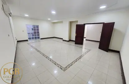 Apartment - 2 Bedrooms - 2 Bathrooms for rent in Anas Street - Fereej Bin Mahmoud North - Fereej Bin Mahmoud - Doha