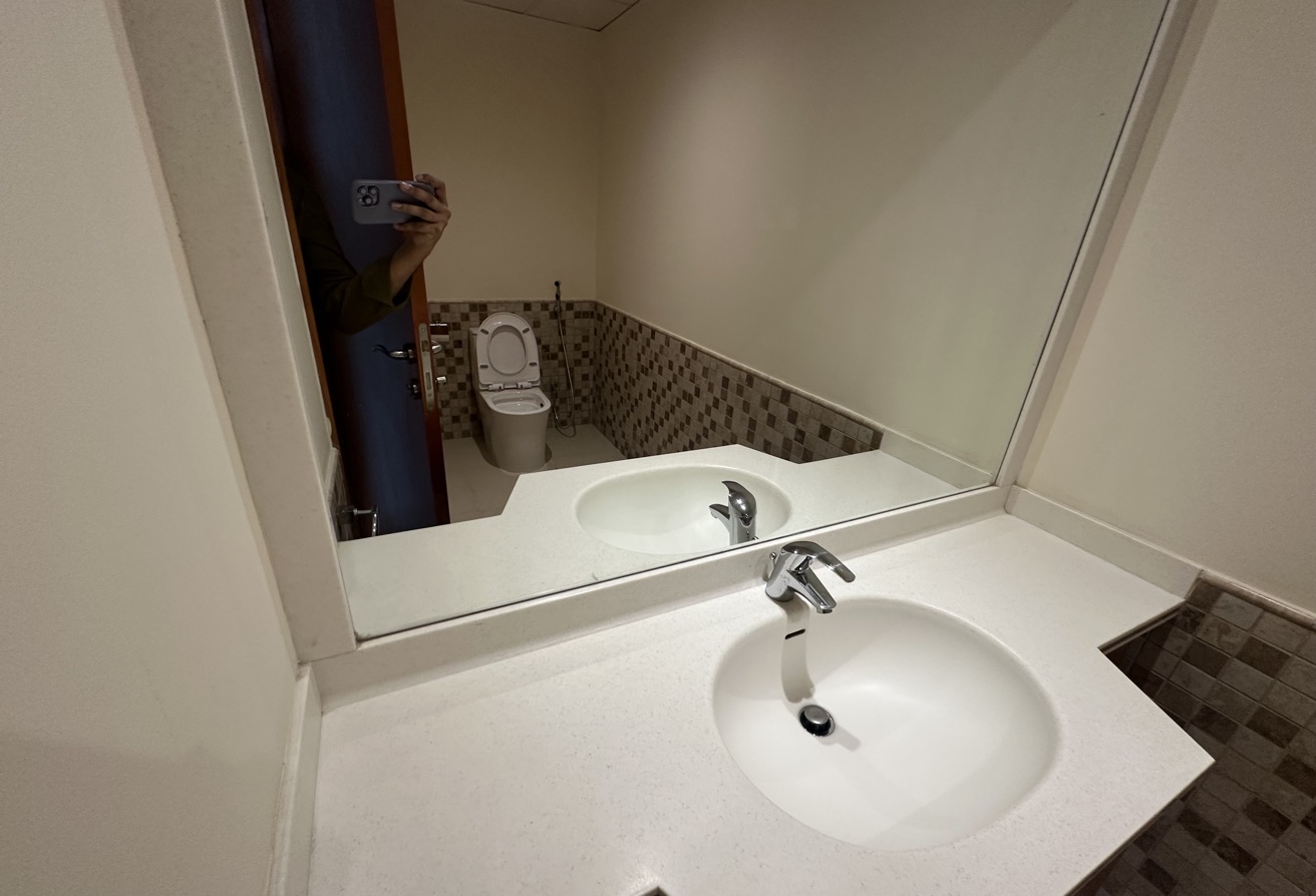 2 Bedroom Semi Furnished Fully Sea View thumbnail 6