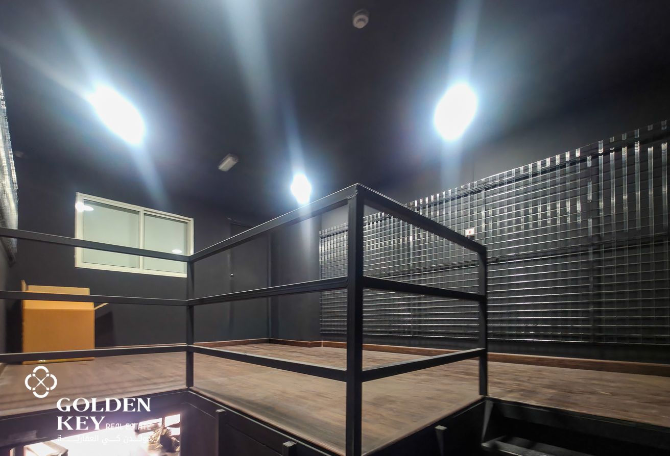 Office Space w/ Mezzanine | Prime Location