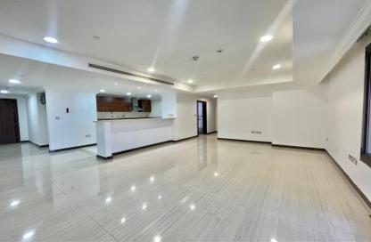 Apartment - 2 Bedrooms - 2 Bathrooms for rent in West Porto Drive - Porto Arabia - The Pearl Island - Doha