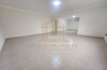 Villa - 5 Bedrooms - 4 Bathrooms for rent in Al Messila - Al Messila - Doha