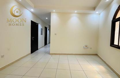 Apartment - 2 Bedrooms - 1 Bathroom for rent in Umm Ghwailina Comm - Umm Ghuwalina - Umm Ghuwailina - Doha