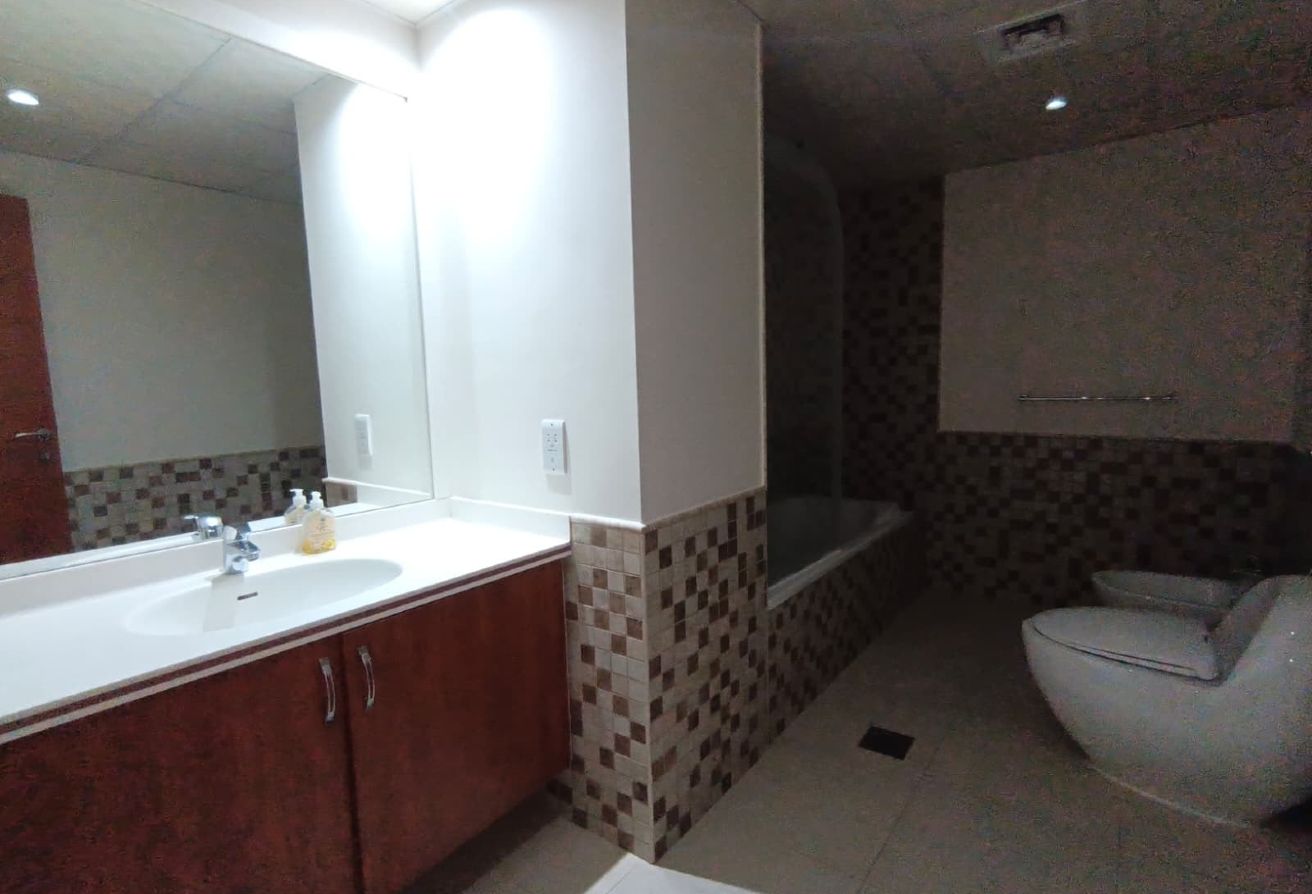 ELEGANT 1 BEDROOM FULL MARINA VIEW ONLY @7000K thumbnail 6
