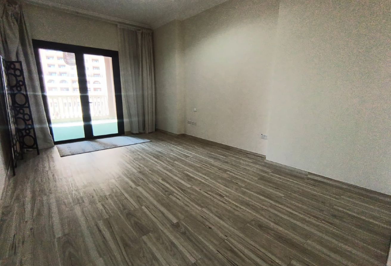 ELEGANT 1 BEDROOM FULL MARINA VIEW ONLY @7000K thumbnail 3