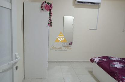 Apartment - Studio - 1 Bathroom for rent in Izghawa - Doha