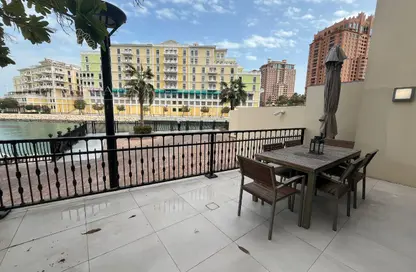 Apartment - 3 Bedrooms - 4 Bathrooms for rent in Hilton Doha The Pearl Residences - Abraj Quartiers - The Pearl Island - Doha