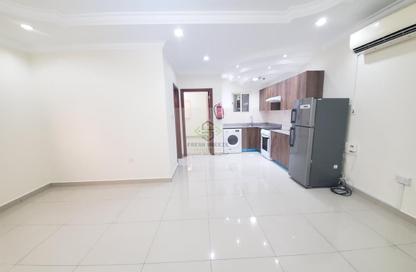 Apartment - 1 Bedroom - 1 Bathroom for rent in Al Sadd Tourist Apartments - Al Sadd - Doha