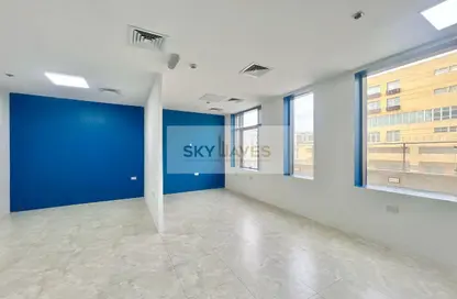 مساحات مكتبية - 3 غرف نوم - 2 حمامات للايجار في برج السلام - شارع الكورنيش - شارع الكورنيش - الدوحة