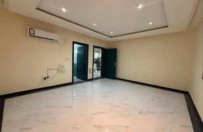 Apartment - 2 Bedrooms - 2 Bathrooms for rent in Thabit Bin Zaid Street - Al Mansoura - Doha