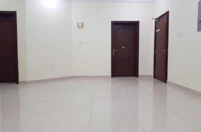 Apartment - 3 Bedrooms - 2 Bathrooms for rent in Fereej Bin Omran - Doha