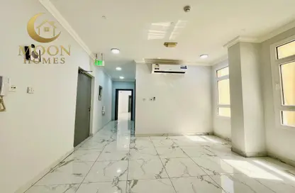 شقة - 3 غرف نوم - 2 حمامات للايجار في ام غوالينا تجارية - ام غويلينا - أم غويلينا - الدوحة