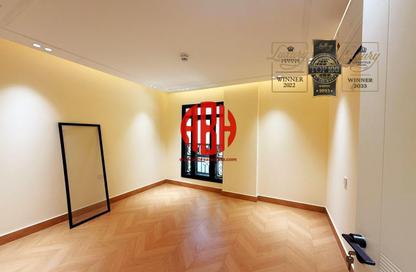 Apartment - 2 Bedrooms - 3 Bathrooms for rent in Al Sadd Road - Al Sadd - Doha