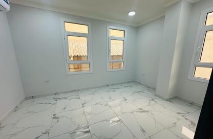 Apartment - 3 Bedrooms - 2 Bathrooms for rent in Umm Ghwailina Comm - Umm Ghuwalina - Umm Ghuwailina - Doha Apartment - 3 Bedrooms - 2 Bathrooms for rent in Umm Ghwailina Comm - Umm Ghuwalina - Umm Ghuwailina - Doha