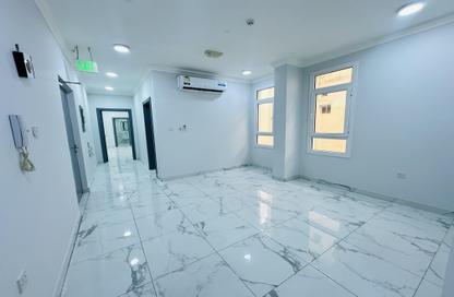 Apartment - 3 Bedrooms - 2 Bathrooms for rent in Umm Ghwailina Comm - Umm Ghuwalina - Umm Ghuwailina - Doha Apartment - 3 Bedrooms - 2 Bathrooms for rent in Umm Ghwailina Comm - Umm Ghuwalina - Umm Ghuwailina - Doha
