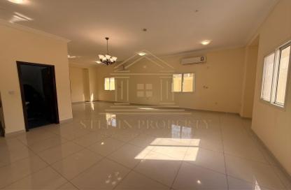 Villa - 4 Bedrooms - 5 Bathrooms for rent in Bu Hamour Street - Abu Hamour - Doha