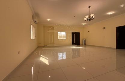 Villa - 4 Bedrooms - 5 Bathrooms for rent in Bu Hamour Street - Abu Hamour - Doha
