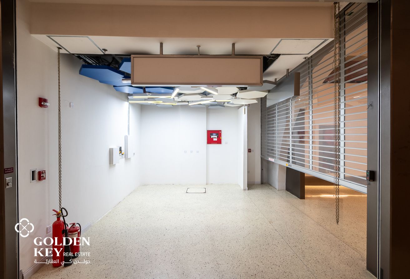 Accessible Retail Shop within Airport Metro