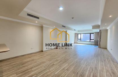 Apartment - 1 Bedroom - 2 Bathrooms for rent in West Porto Drive - Porto Arabia - The Pearl Island - Doha