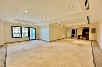 Apartment - 2 Bedrooms - 3 Bathrooms for rent in West Porto Drive - Porto Arabia - The Pearl Island - Doha