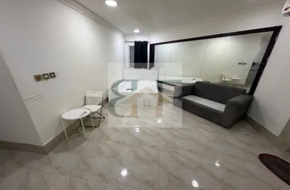 Apartment - Studio - 1 Bathroom for rent in Umm Ghuwailina - Doha