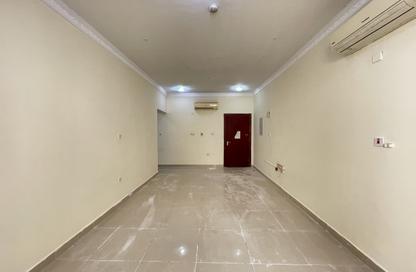 Apartment - 2 Bedrooms - 2 Bathrooms for rent in Muntazah 7 - Al Muntazah - Doha
