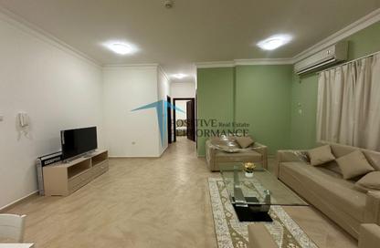 Apartment - 2 Bedrooms - 2 Bathrooms for rent in Ramada Tower - Al Muntazah - Doha