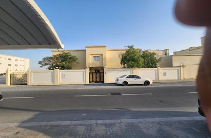 Villa - 7+ Bedrooms - 7+ Bathrooms for rent in Al Wukair - Al Wukair - Al Wakra