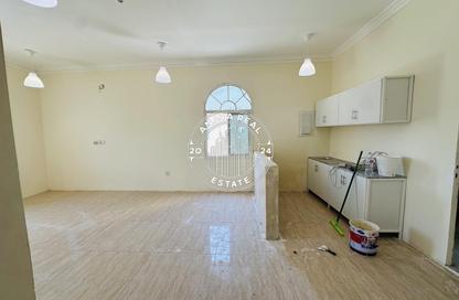 Apartment - 2 Bedrooms - 1 Bathroom for rent in Al Kharaitiyat - Al Kharaitiyat - Al Kharaitiyat - Umm Salal Mohammed