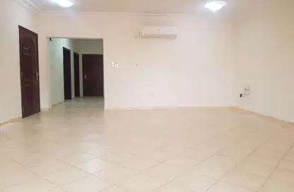 Apartment - 3 Bedrooms - 2 Bathrooms for rent in Old Airport Road - Doha