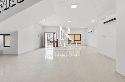 Villa - 5 Bedrooms - 4 Bathrooms for rent in Al Markhiya Street - Al Markhiya - Doha