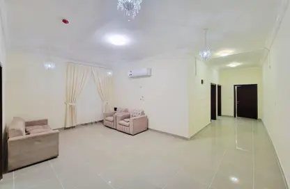 شقة - 2 غرف نوم - 2 حمامات للايجار في فريج عبد العزيز - فريج عبد العزيز - الدوحة