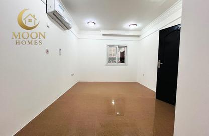 Apartment - 1 - 1 for rent in Umm Ghwailina Comm - Umm Ghuwalina - Umm Ghuwailina - Doha