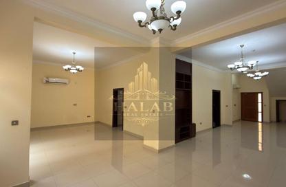 Compound - 4 Bedrooms - 5 Bathrooms for rent in Bu Hamour Street - Abu Hamour - Doha