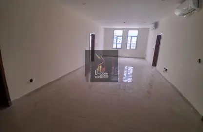 شقة - 2 غرف نوم - 3 حمامات للايجار في أسباير زون - الوعب - الدوحة