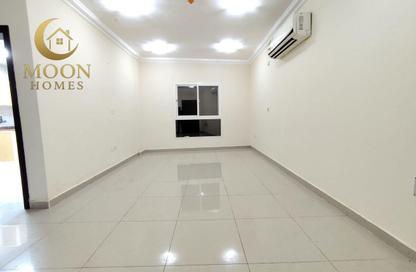 Apartment - 2 Bedrooms - 2 Bathrooms for rent in Al Mansoura - Al Mansoura - Doha
