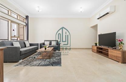 Apartment - 2 Bedrooms - 2 Bathrooms for rent in Umm Ghwailina Comm - Umm Ghuwalina - Umm Ghuwailina - Doha