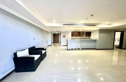 Apartment - 2 Bedrooms - 2 Bathrooms for rent in West Porto Drive - Porto Arabia - The Pearl Island - Doha