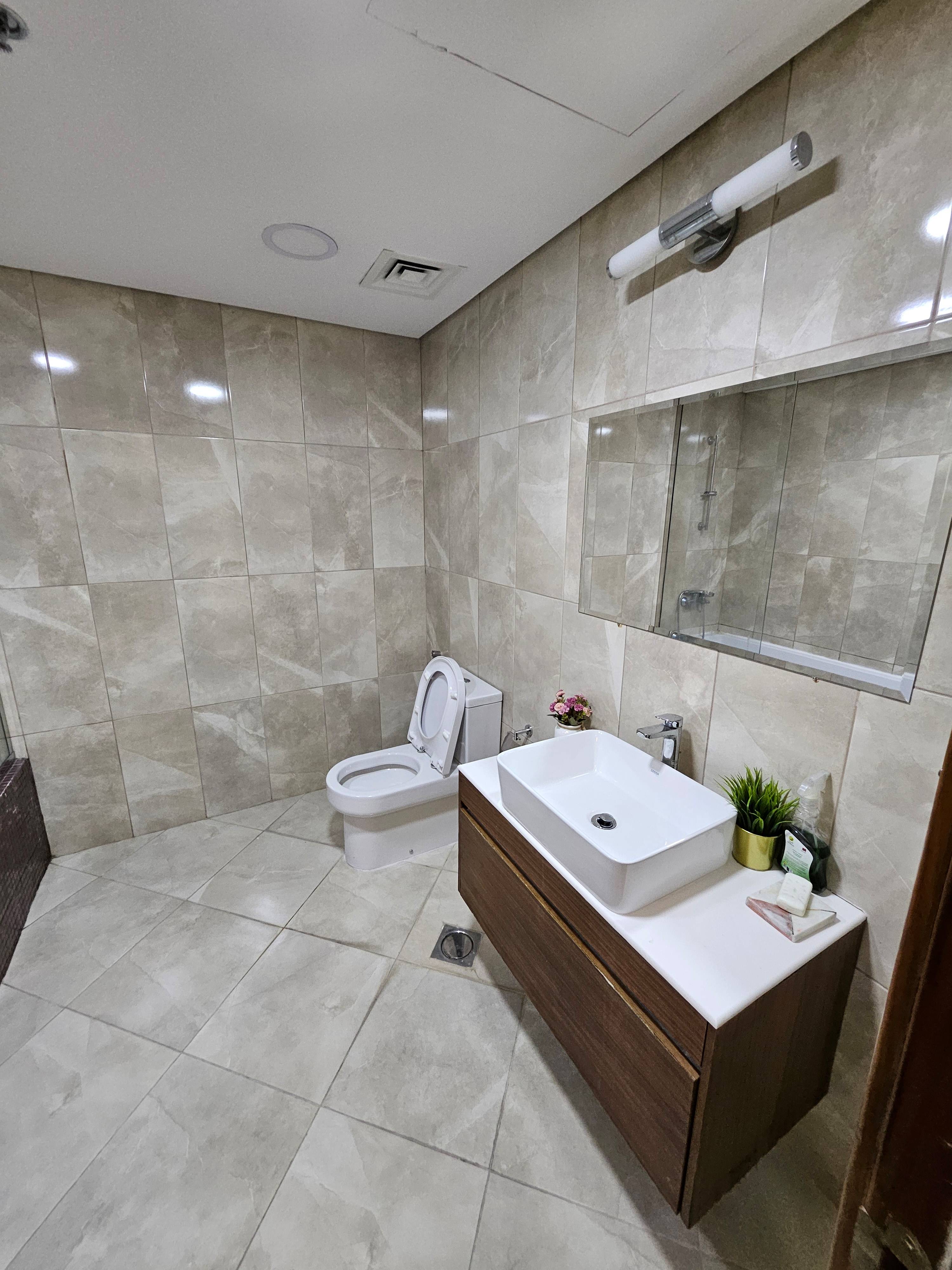 BEST DEAL 2 BEDROOM BIG LAYOUT WITH BALCONY thumbnail 10